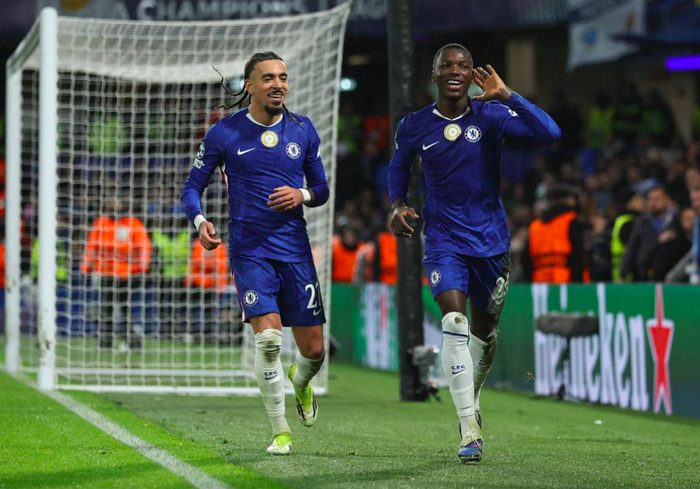 开云官网-豪门狂欢夜：马赛0-3利物浦 凯恩双响拜仁2-0升至第二 切尔西1-0|哈里·凯恩|帕福斯|罗斯|大卫路易斯|拜仁慕尼黑_新浪体育_新浪新闻